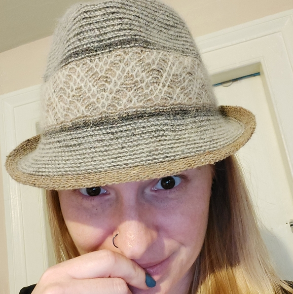 Stylish Hat - Picture 2 of 7